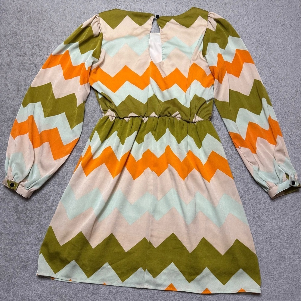Gianni Bini long-sleeve dress with a geometric zig-zag pattern Size Medium - Picture 3 of 9